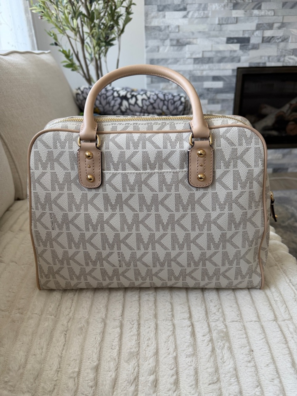 NWOT Michael Kors Beige Cream MK Logo Satchel with Gold Hardware - Picture 2 of 7